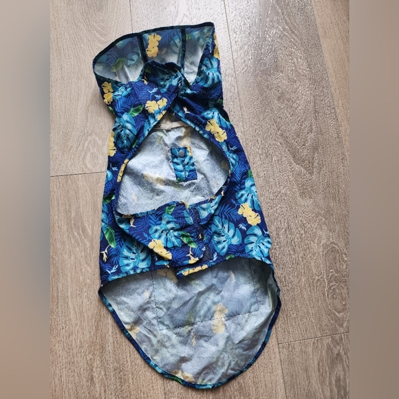 Canada Pooch dog raincoat - Picture 3 of 3